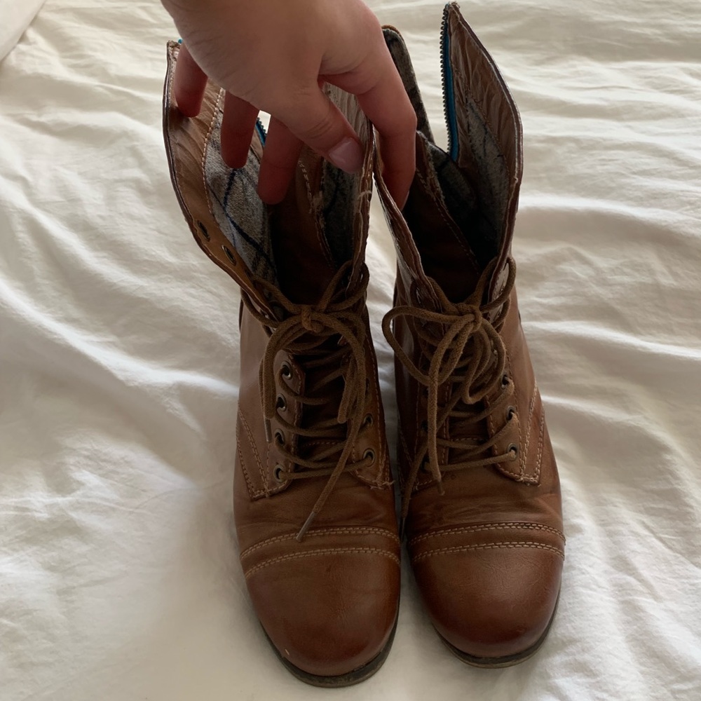 Combat boots